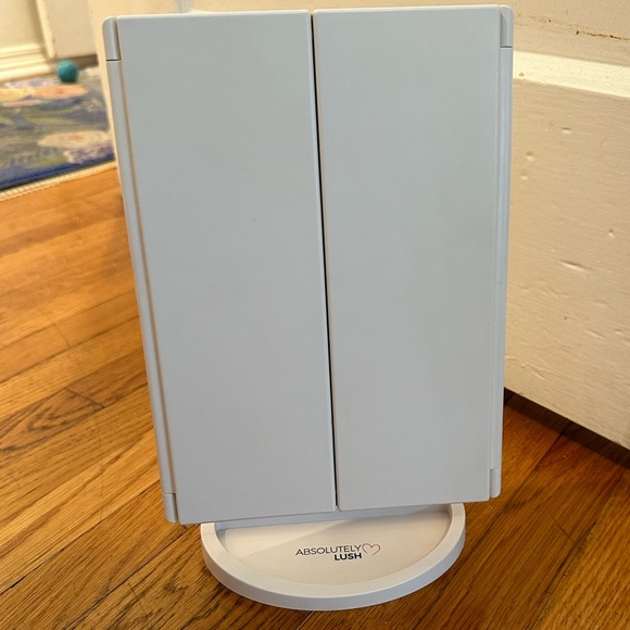 Light Up Vanity Makeup Mirror - Picture 2 of 6